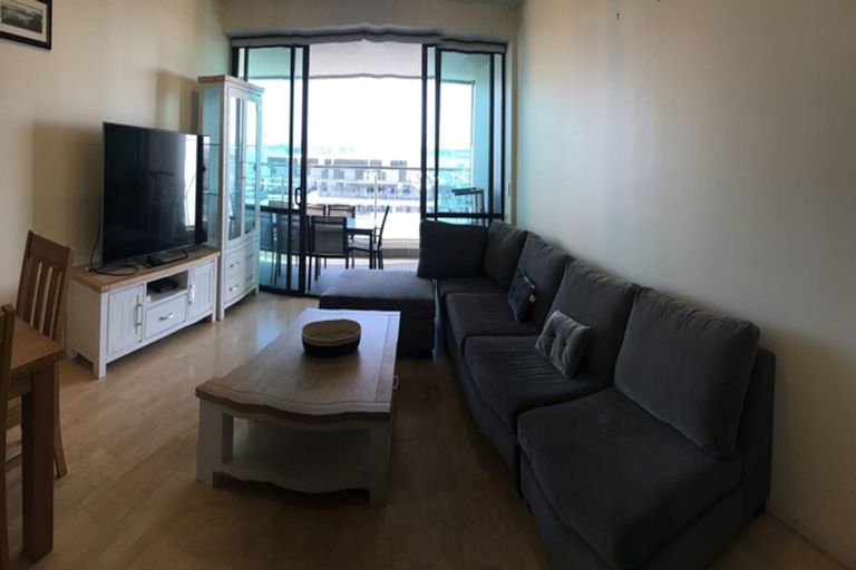 Photo of property in Scene Two Apartments, 805/18 Beach Road, Auckland Central, Auckland, 1010