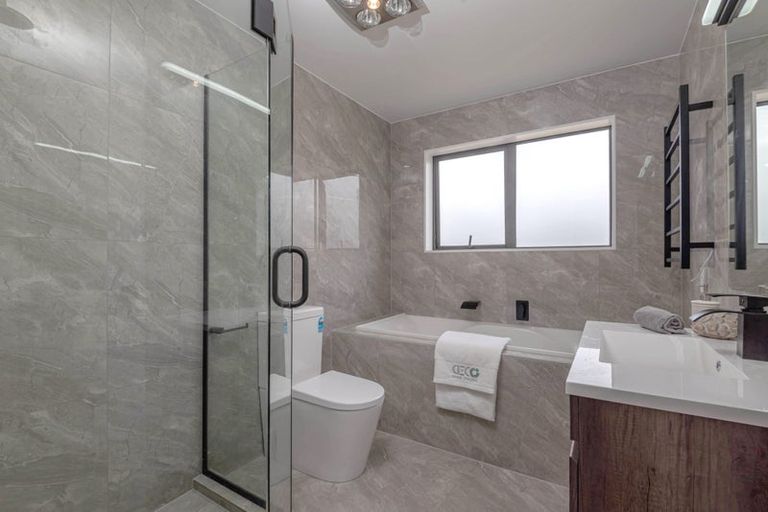 Photo of property in 10 Rockpool Road, Orewa, 0931