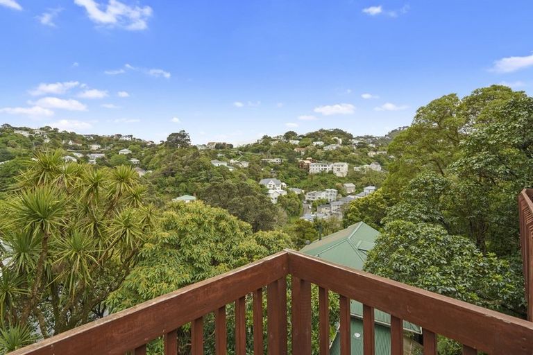 Photo of property in 142 Upland Road, Kelburn, Wellington, 6012