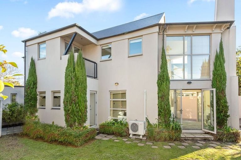 Photo of property in 2/37 Poynder Avenue, Merivale, Christchurch, 8014