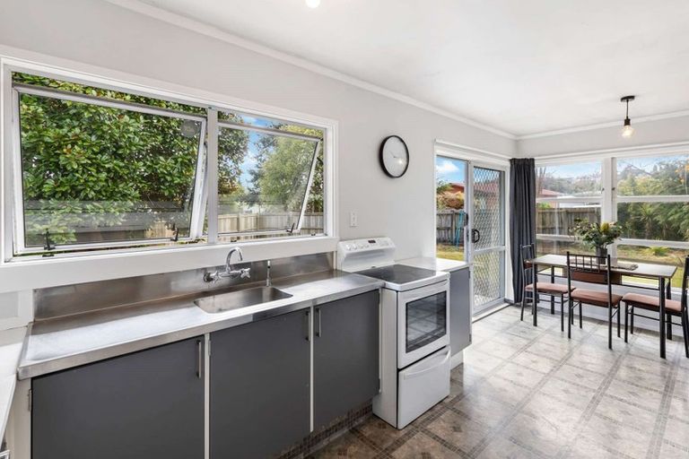 Photo of property in 69 Aquarius Drive, Kawaha Point, Rotorua, 3010