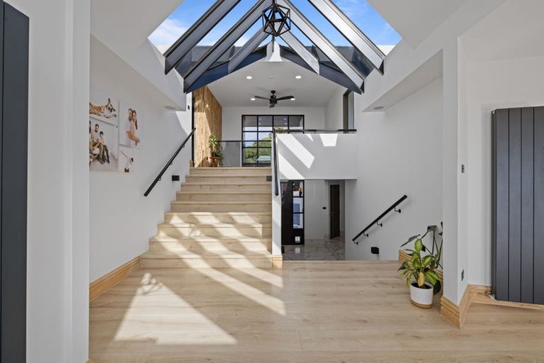 Photo of property in 9 Luxton Place, Mount Pleasant, Christchurch, 8081