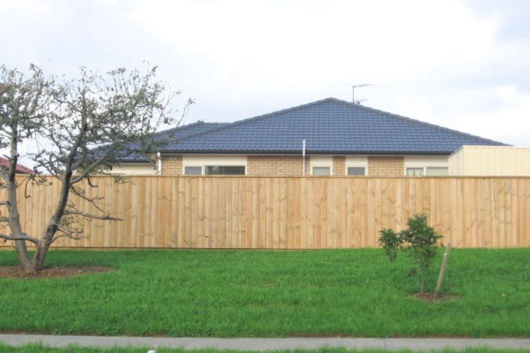 Photo of property in 19a Woodbank Drive, Glen Eden, Auckland, 0602