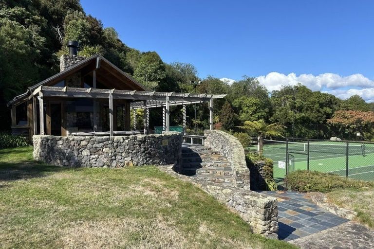 Photo of property in 3 Whakamoenga Point, Acacia Bay, Taupo, 3385