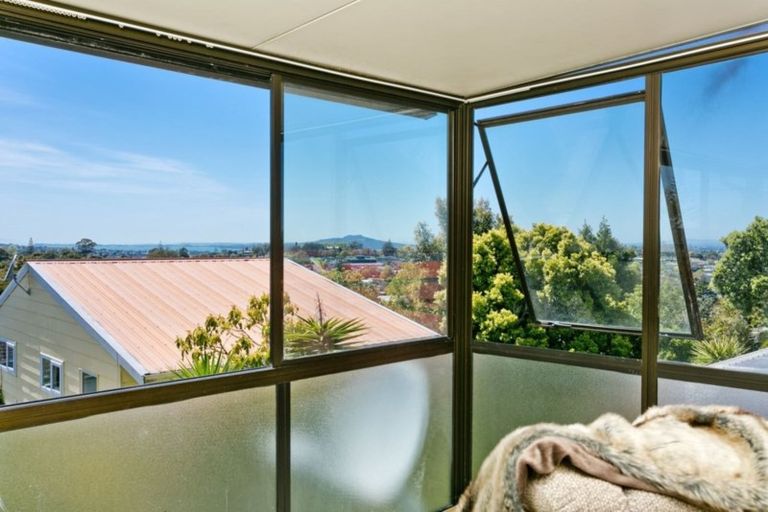 Photo of property in 2/52 Manuka Road, Glenfield, Auckland, 0629