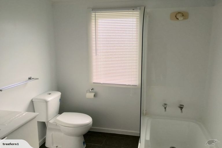 Photo of property in 1/27 Forest Hill Road, Henderson, Auckland, 0612