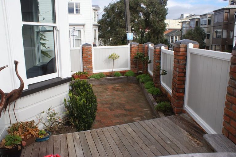 Photo of property in 1 Caroline Street, Mount Victoria, Wellington, 6011