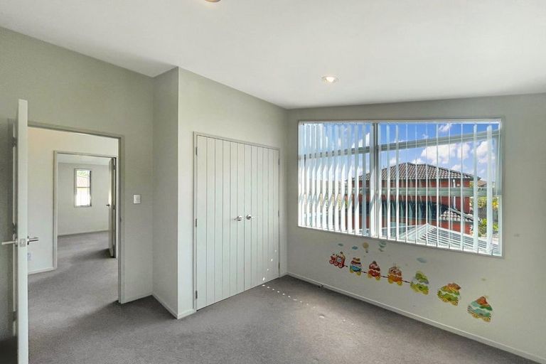 Photo of property in 8 Mana Lane, Pinehill, Auckland, 0632
