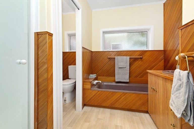 Photo of property in 29 Harbour View Road, Harbour View, Lower Hutt, 5010