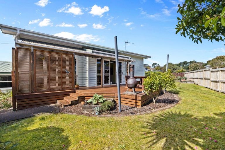 Photo of property in 12 Beaumont Crescent, Frankleigh Park, New Plymouth, 4310