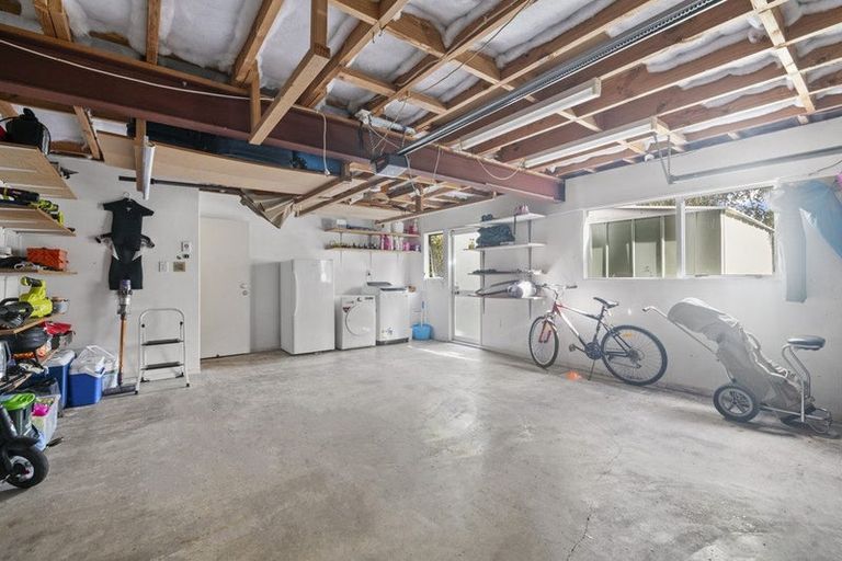 Photo of property in 35 Rifleman Rise, Unsworth Heights, Auckland, 0632