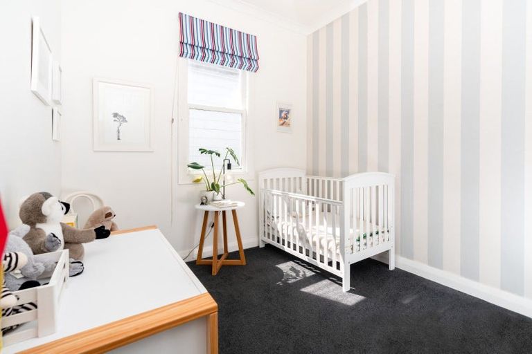 Photo of property in 90 Onepu Road, Lyall Bay, Wellington, 6022