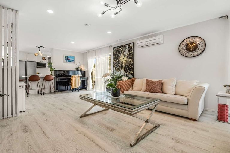 Photo of property in 52 Riverton Drive, Randwick Park, Auckland, 2105