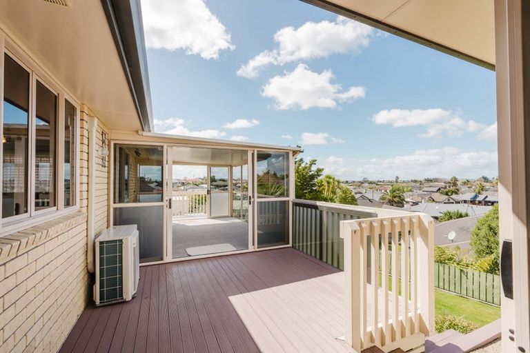 Photo of property in 82 Rototuna Road, Rototuna, Hamilton, 3210