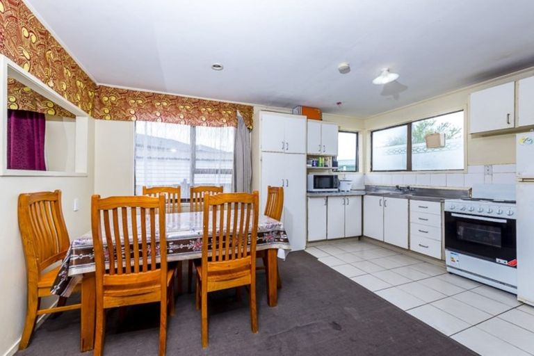 Photo of property in 8 Karepo Crescent, Ranui, Auckland, 0612