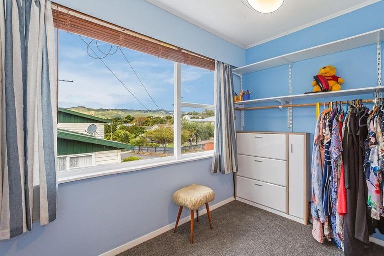 Photo of property in 1 Julia Place, Tawa, Wellington, 5028