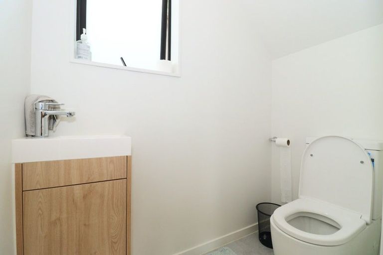 Photo of property in 2 Korokio Lane, Henderson, Auckland, 0612