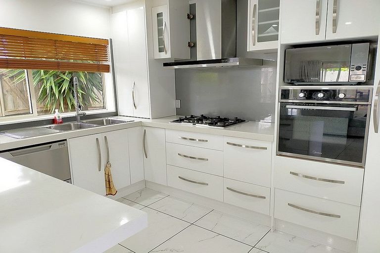 Photo of property in 2/8 Bowscale Place, Northpark, Auckland, 2013