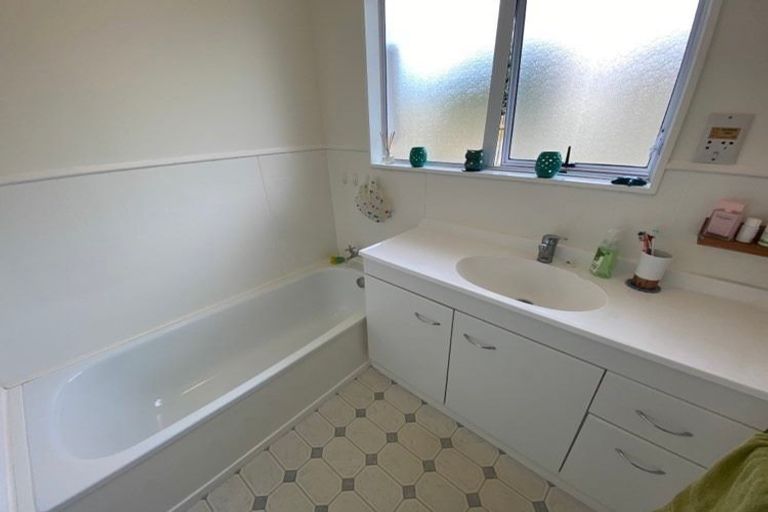 Photo of property in 96 Queens Road, Waikanae Beach, Waikanae, 5036