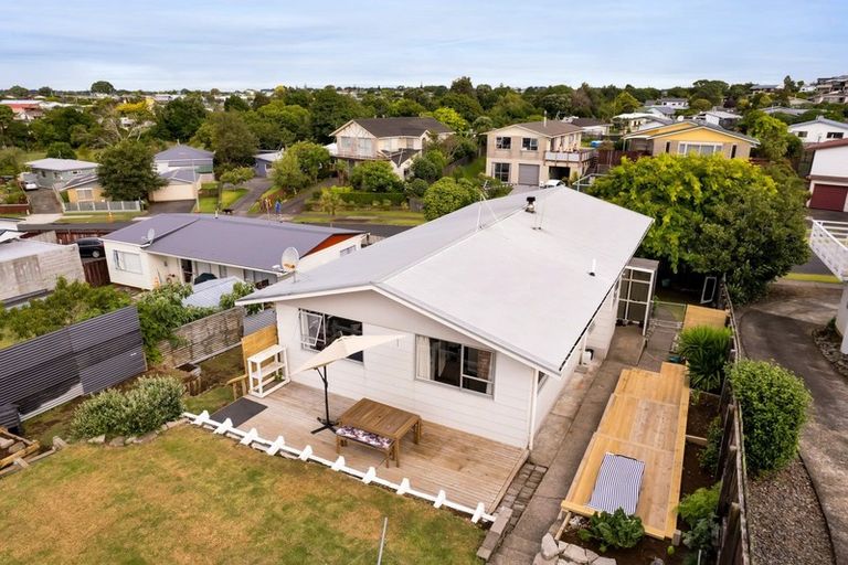 Photo of property in 9 Camellia Avenue, Bell Block, New Plymouth, 4312