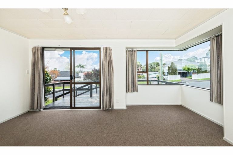 Photo of property in 1/1 Meadowvale Avenue, Forrest Hill, Auckland, 0620