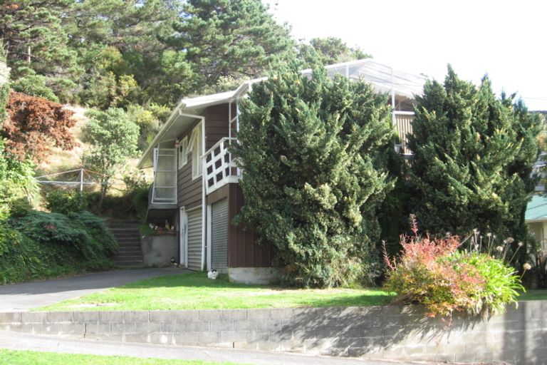 Photo of property in 19 Holmes Grove, Naenae, Lower Hutt, 5011