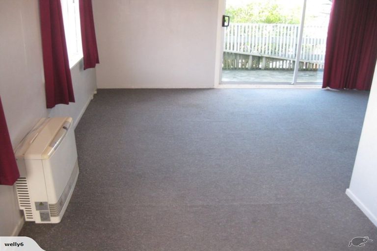 Photo of property in 10 Taka Grove, Normandale, Lower Hutt, 5010