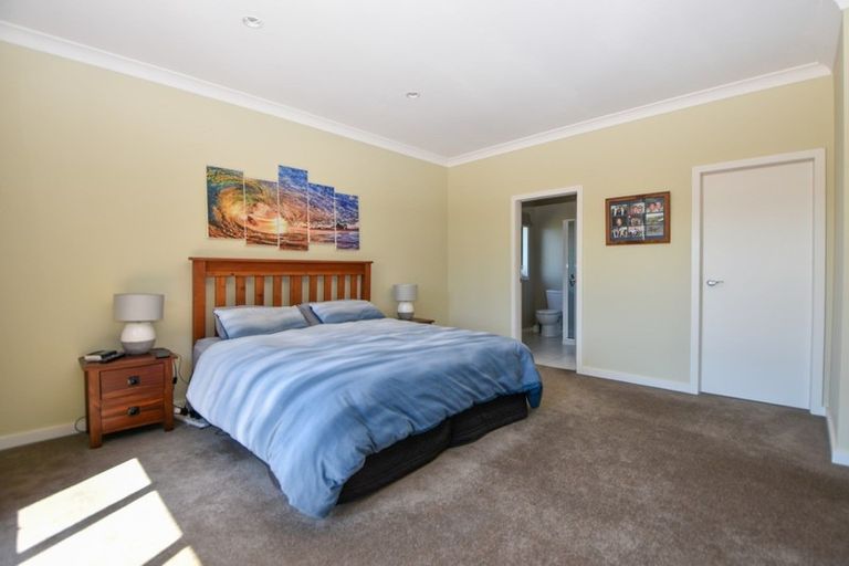 Photo of property in 18 Carrington Drive, Carterton, 5713