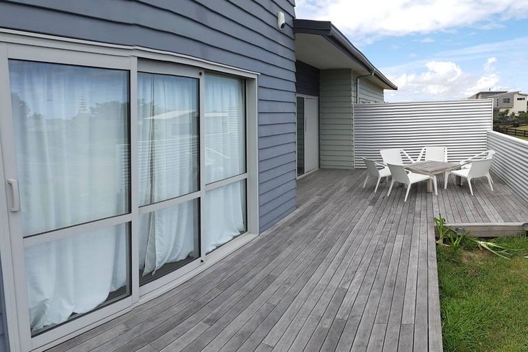 Photo of property in 29 Taonui Street, Waitarere Beach, Levin, 5510