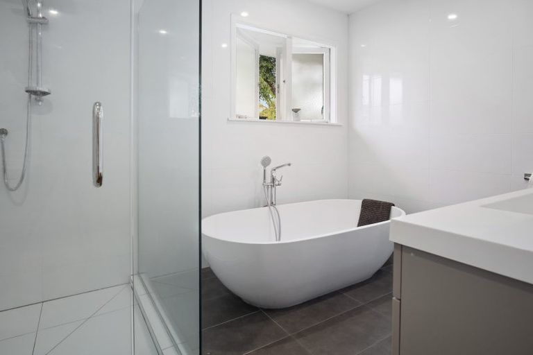 Photo of property in 18a Tiroroa Avenue, Te Atatu South, Auckland, 0610