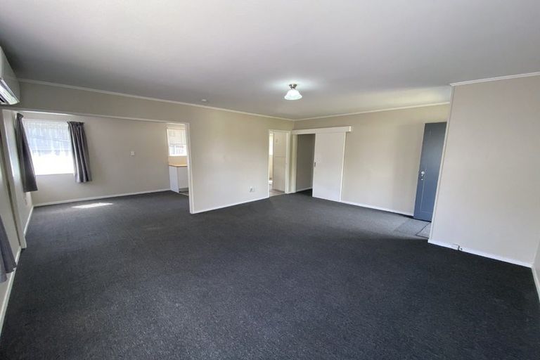 Photo of property in 9 Shale Avenue, Massey, Auckland, 0614