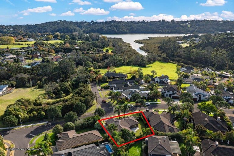 Photo of property in 33 Admirals Court Drive, Greenhithe, Auckland, 0632