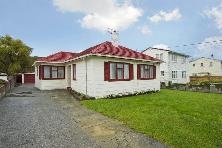 Photo of property in 86 Seddon Street, Naenae, Lower Hutt, 5011