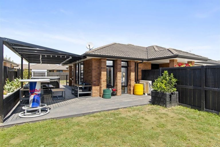 Photo of property in 23 Seabreeze Place, Papamoa Beach, Papamoa, 3118