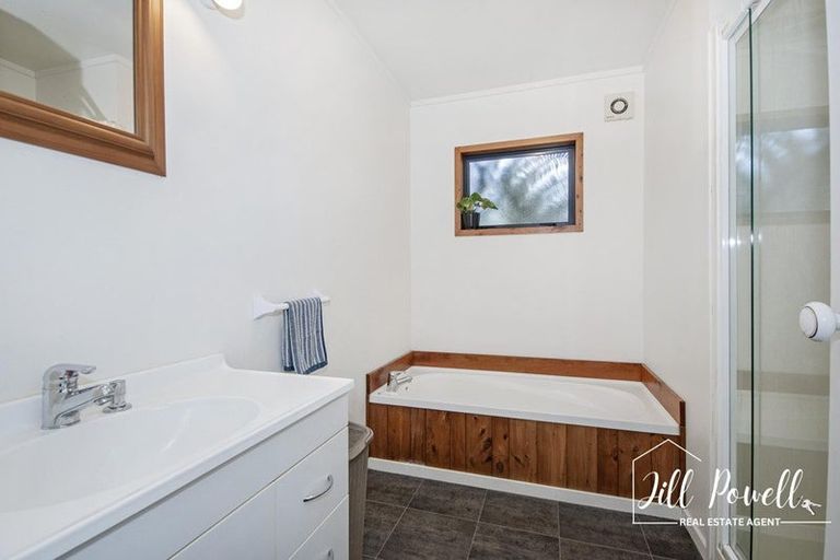Photo of property in 36 Kilbraugh Street, Whakapirau, Maungaturoto, 0583