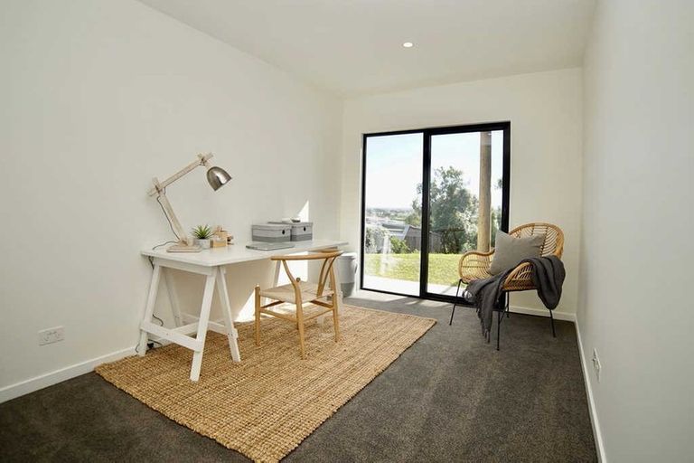 Photo of property in 27 Cannon Hill Crescent, Mount Pleasant, Christchurch, 8081