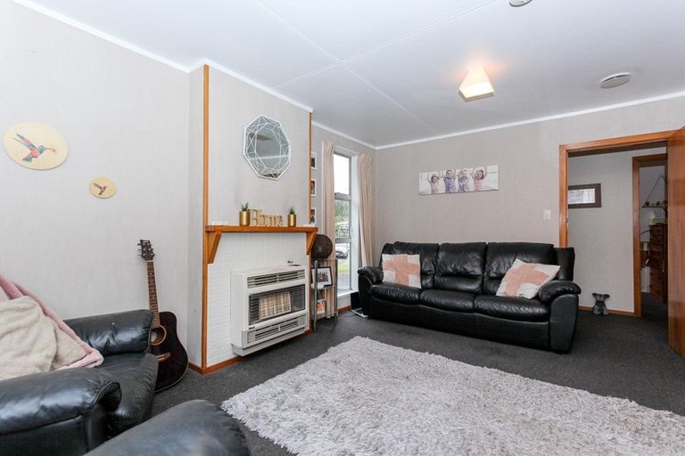 Photo of property in 23 Bromley Place, Westown, New Plymouth, 4310