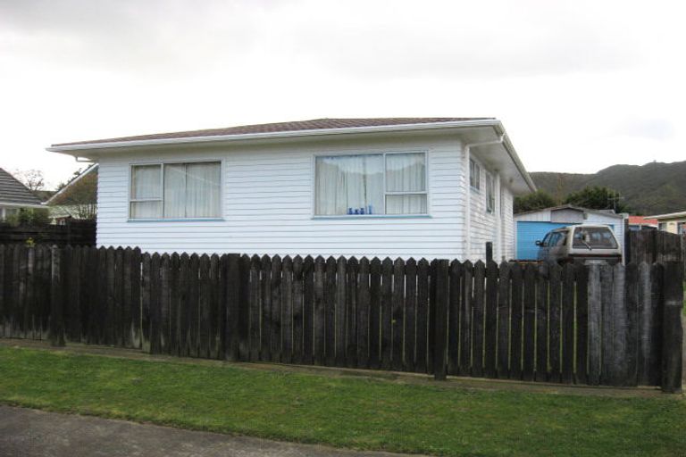 Photo of property in 4 Bexley Grove, Wainuiomata, Lower Hutt, 5014