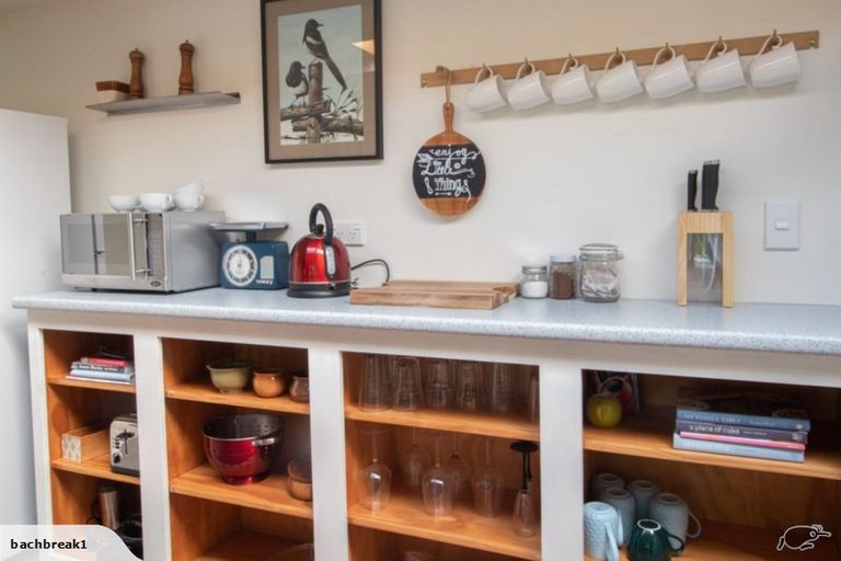 Photo of property in 25 Donnelly Street, Oakura, 4314