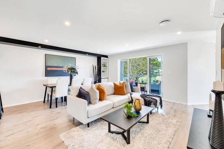 Photo of property in 25b Pupuke Road, Birkenhead, Auckland, 0627