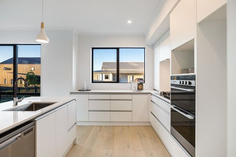 Photo of property in 18 Kuku Avenue, Red Beach, 0932