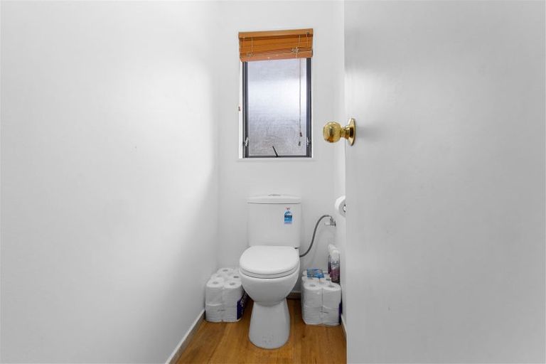 Photo of property in 16 Frank Bunce Grove, Flat Bush, Auckland, 2019