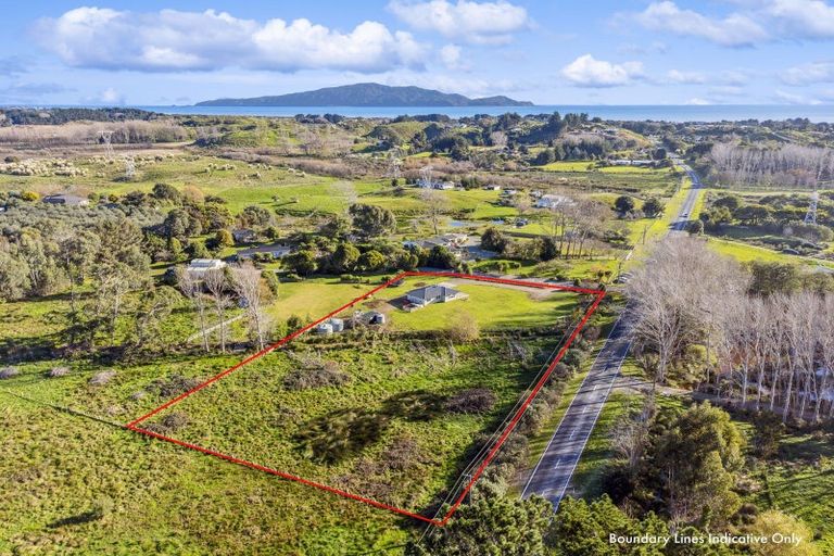 Photo of property in 105 Peka Peka Road, Peka Peka, Waikanae, 5391