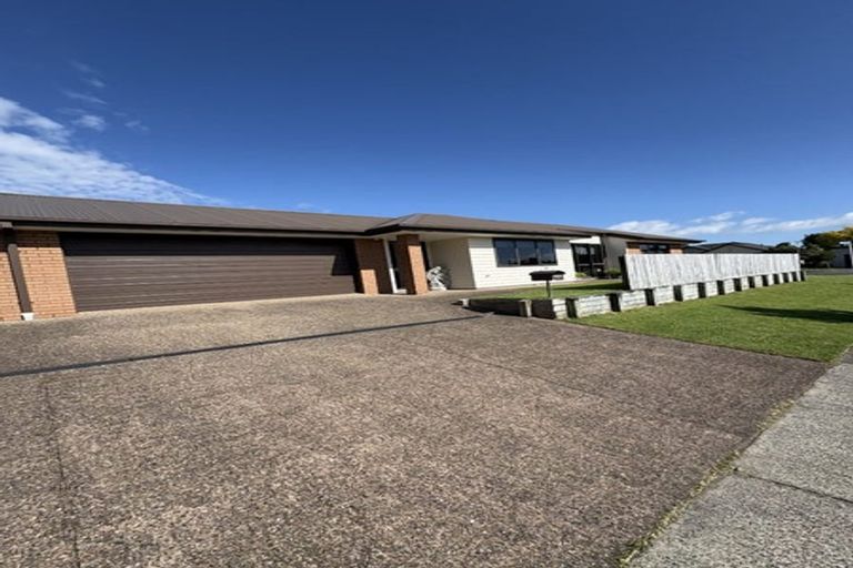 Photo of property in 2 Alva Glen Place, Pyes Pa, Tauranga, 3112