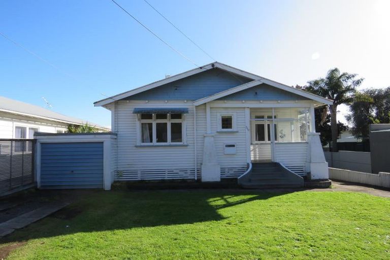 Photo of property in 210 Powderham Street, New Plymouth, 4310