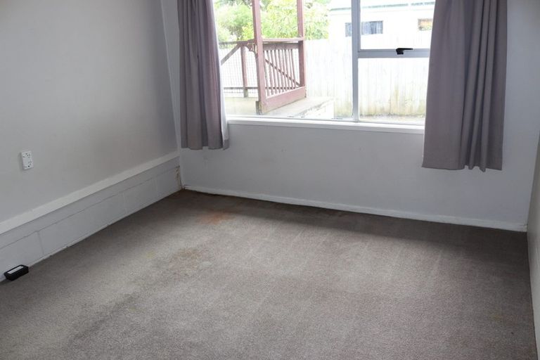 Photo of property in 2/199 Henderson Valley Road, Henderson, Auckland, 0612