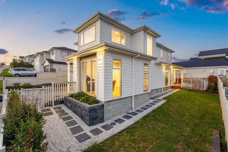Photo of property in 14 Davey Crescent, Orewa, 0931