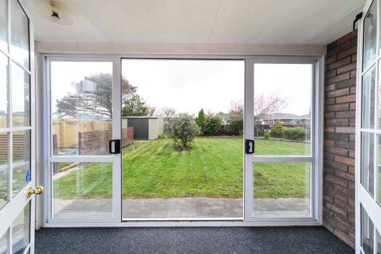 Photo of property in 2 Rosebank Avenue, Kelvin Grove, Palmerston North, 4414