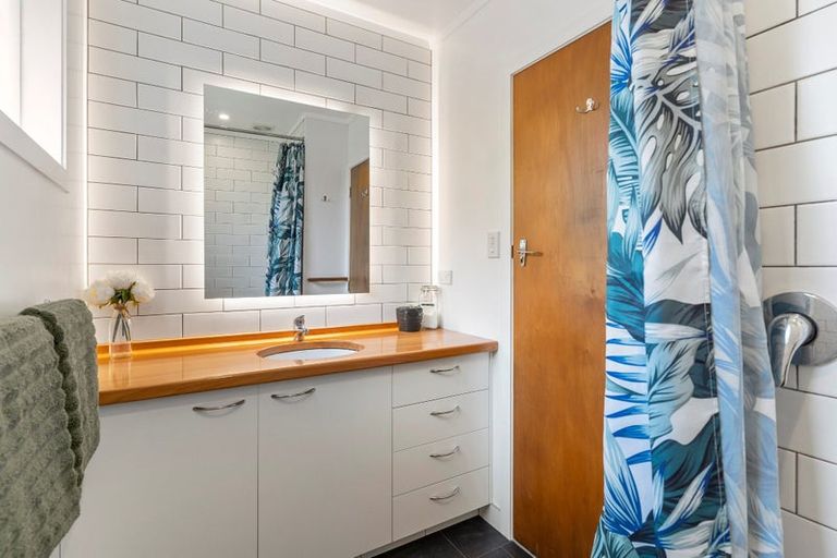 Photo of property in 32 Beswick Place, Birkdale, Auckland, 0626