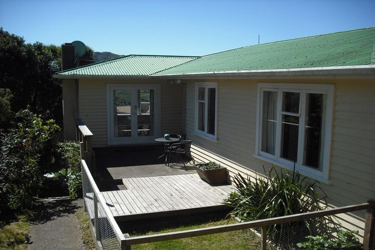 Photo of property in 19a Huntingdon Street, Northland, Wellington, 6012